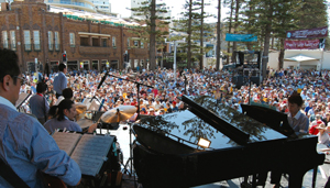 Big Wing at Manly Ocean Front stage